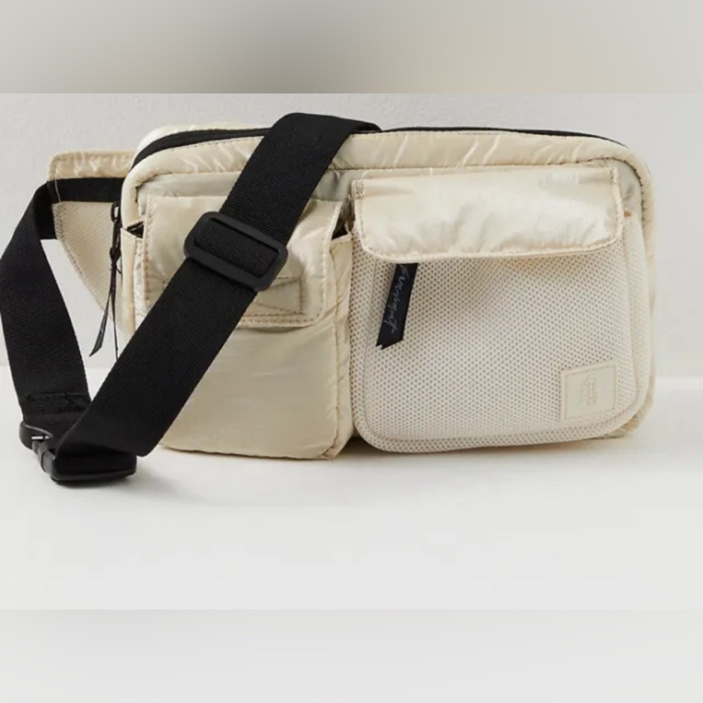 Free people movement courtside sling purse NWOT